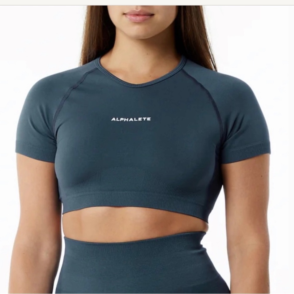 Alphalete Amplify Crop